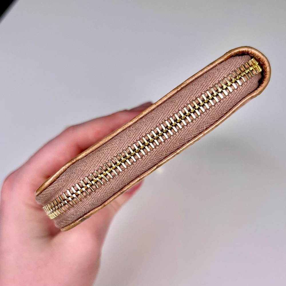 Miu Miu Pink Croc-Embossed Wallet - Picture 4 of 9